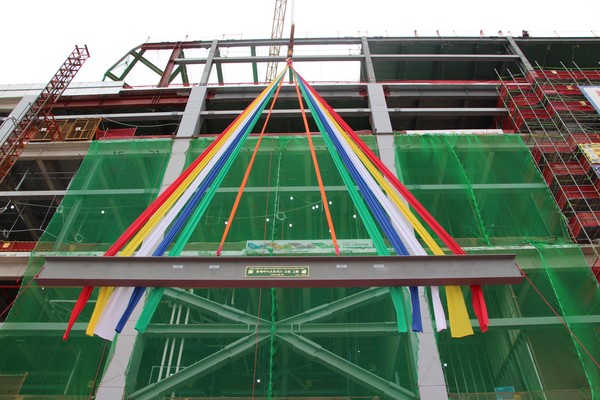 롯데건설이 롯데바이오로직스 송도 바이오캠퍼스 제1공장 상량식을 진행하고 있다.