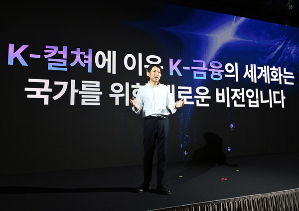 김석환 위메이드 부사장이 18일 개최한 ‘프로젝트 스테이블 원(PROJECT STABLE ONE)’ 행사를 진행하고 있다.