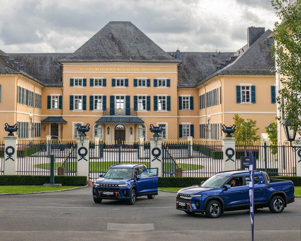 KG 모빌리티(이하 KGM)가 독일에서 글로벌 대리점사와 기자를 초청해 무쏘 EV와 토레스 하이브리드를 론칭하고 시승 행사를 갖는 등 수출시장 판매 확대에 나섰다. 사진/KG모빌리티