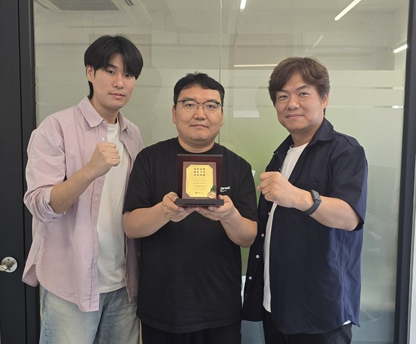 원스토어 8월 우수베타게임에 선정된 ‘로스트 소울’의 개발사 ㈜탭게임즈 관계자들