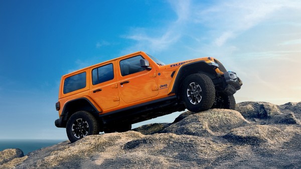 지프(Jeep®)가 건군 77주년 '국군의 날'을 맞아 부사관과 장교 등 직업군인과 국가유공자를 위한 특별 구매 프로모션을 진행한다. 사진/스텔란티스코리아