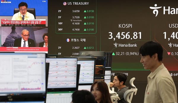 1일 코스피가 전 거래일 대비 31.23포인트(0.91%) 상승한 3455.83에 거래를 마감했다. 사진/연합뉴스