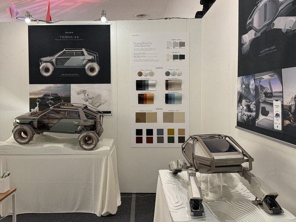 KG 모빌리티가 세종대학교와 산학 협력을 통해 제작한 미래형 모빌리티 디자인 작품 2종을 '서울디자인위크 2025'에서 오는 19일까지 5일간 선보인다. 사진/KG 모빌리티