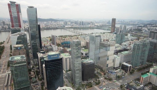 국내 주요 증권사 18곳이 4일부터 해외주식 주간거래 서비스를 제공한다. 사진/연합뉴스