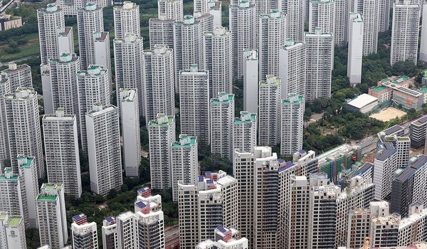 롯데월드타워 전망대 서울스카이에서 바라본 서울 시내 아파트 단지 모습. 사진/연합뉴스