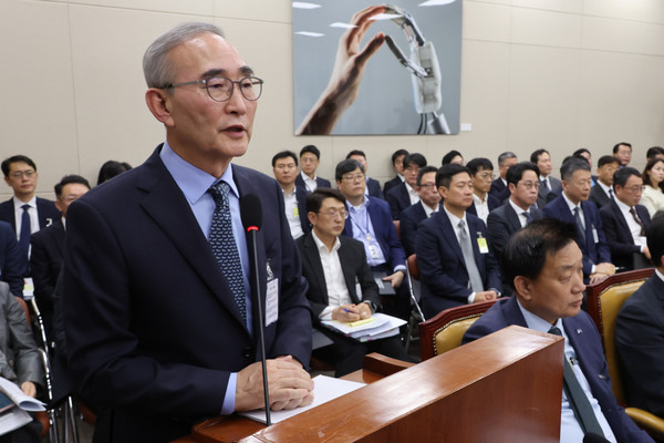 김영섭 KT 대표이사가 해킹사태와 관련한 위원 질의에 답하고 있다. 사진/연합뉴스