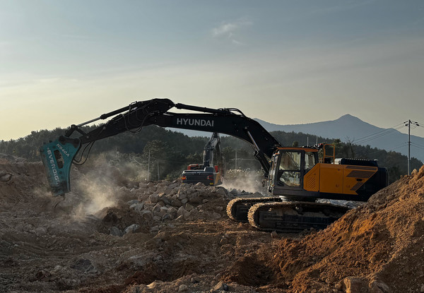 포스코이앤씨 원격제어 굴착기 실증