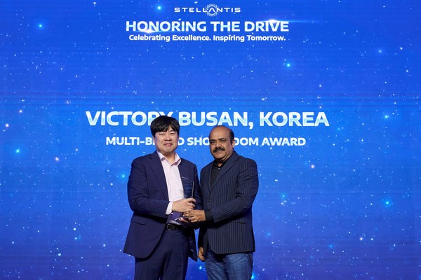 스텔란티스(Stellantis)는 지난 6일 태국 방콕에서 '스텔란티스 인디아 아시아 퍼시픽(India Asia Pacific, 이하 IAP) 딜러 어워드'를 최초로 개최하고, 인도와 아시아태평양 지역 내 모든 딜러사를 대상으로 한 성과 평가를 바탕으로 각 부문별 최우수 딜러를 시상했다. 사진/스텔란티스코리아