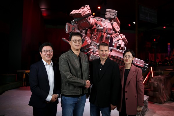 (왼쪽부터) 최원종 엔씨소프트 IP얼라이언스실장(상무), 배재현 빅파이어 게임즈 대표 겸 엔씨소프트 CDA(Chief Development Advisor, 부사장), 제러미 홀렛(Jeremy Hollett) 마이크로소프트 애저(Azure) 고객 신뢰 엔지니어링(CRE) 총괄 부사장(Corporate Vice President), 임옥희 한국마이크로소프트 고객 성공 사업부(Customer Success Unit) 부문장.