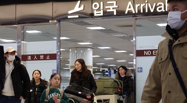 인천국제공항으로 입국하고 있는 중국인 관광객 모습. 사진/연합뉴스