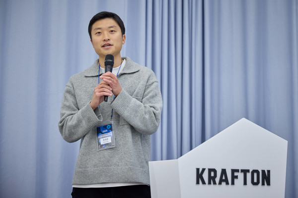 조제웅 크래프톤 AI 기초연구실 실장이 워크숍 참가자들에게 환영사를 건네고 있다.