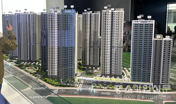 의왕시청역SK뷰아이파크 단지 모형. 사진/오아름 기자