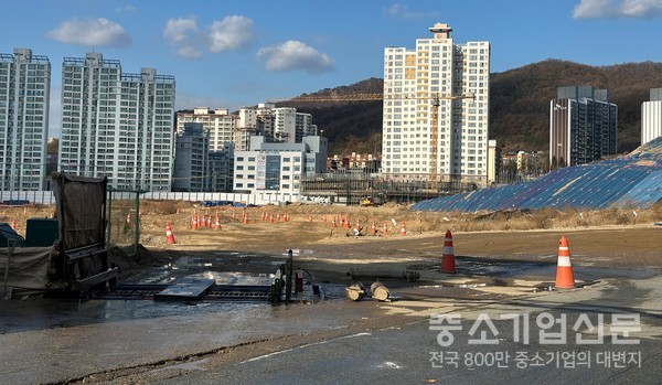 터파기에 돌입한 의왕시청역SK뷰아이파크 현장. 사진/오아름 기자