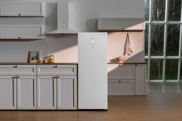 풀무원은 소형 스탠드형 ‘풀무원 김치냉장고 168L’를 출시했다고 1일 밝혔다. 사진/풀무원