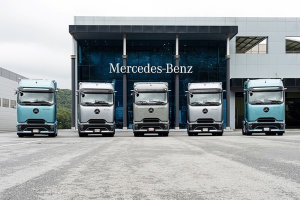 메르세데스-벤츠 트럭 공식 수입사 스타트럭코리아가 안전운임제 재도입을 기념하여 지난 9월 출시한 더 뉴 악트로스 L 프로캐빈 전 트림(2863LS, 2853LS, 2851LS)을 대상으로 특별 금융 프로모션을 12월 한 달 동안 선보인다. 사진/스타트럭코리아