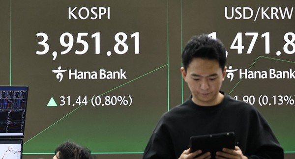 2일 코스피가 전 거래일 대비 74.56포인트(1.90%) 상승한 3994.93에 거래를 마감했다. 사진/연합뉴스