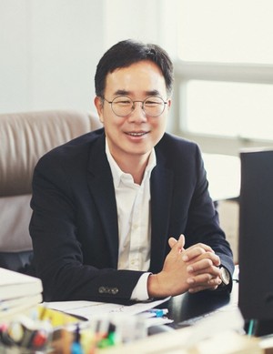 진양곤 HLB 회장 대표이사 사임...김홍철 대표 내정 - 뉴스 썸네일 이미지